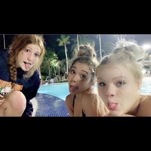 Meet your Posher, Malia